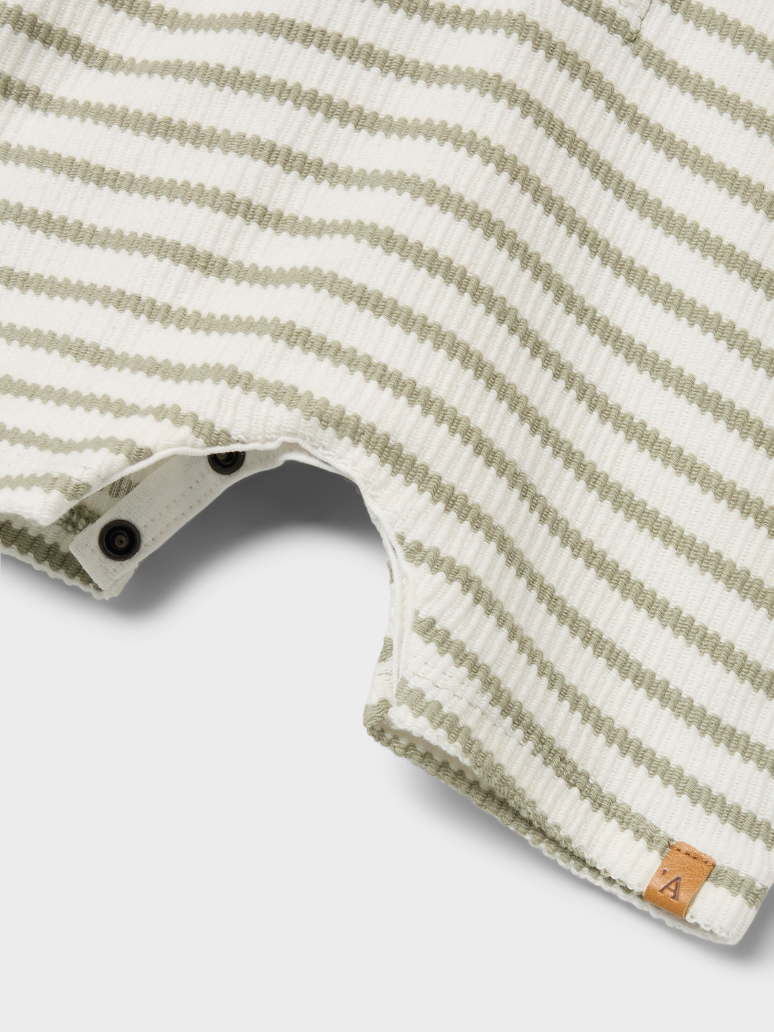 model_shot-front_full